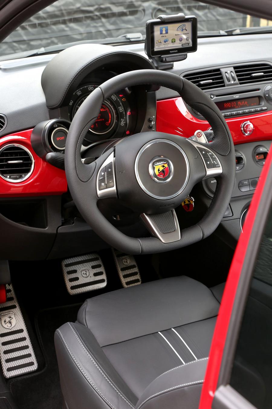 Панель приборов Abarth 595C Turismo 2012 года  (фото 15 из 54)
